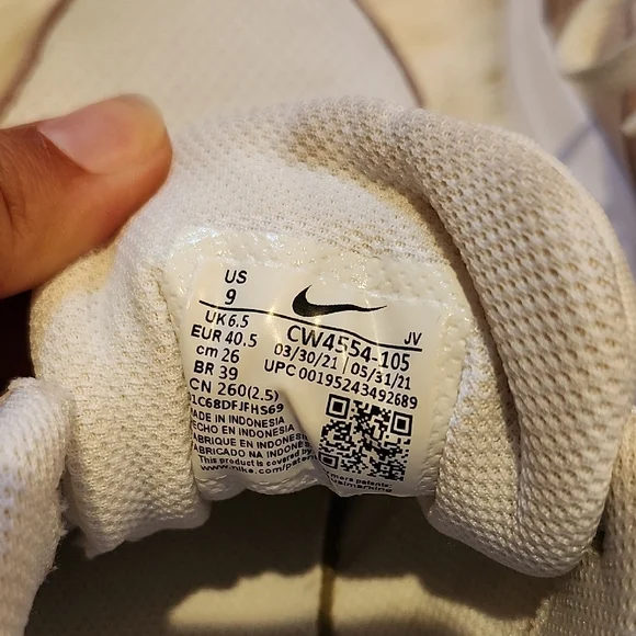 Nike White and Pink Air Max Sneakers - Picture 8 of 8